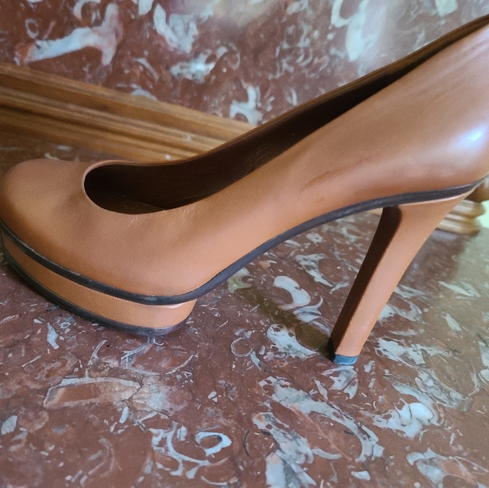 Heels - Picture 3 of 3